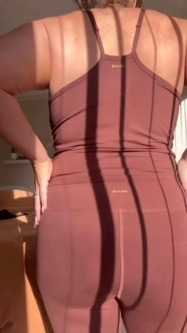Instagram post preview 2 from curvyelliejane