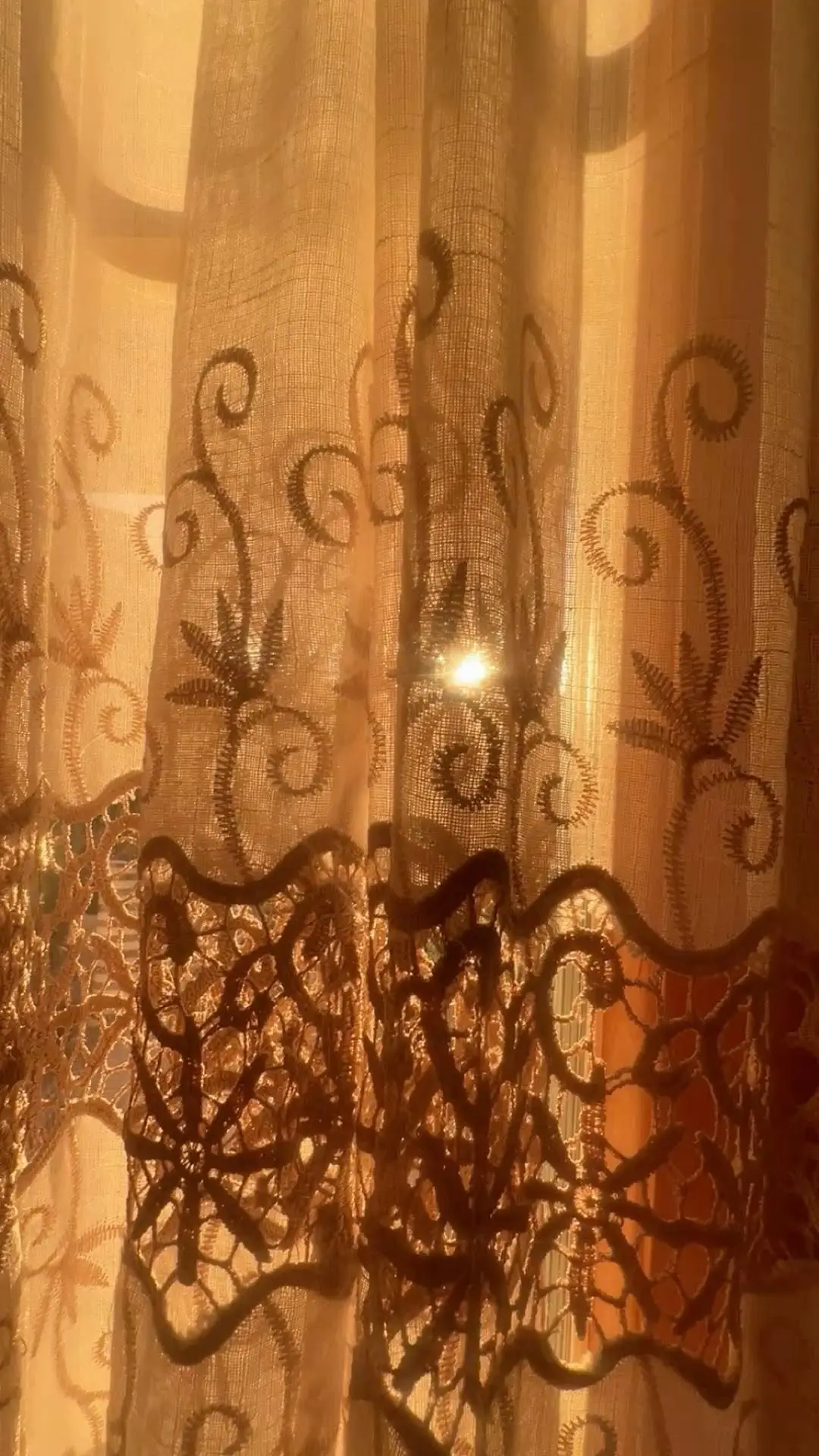 Instagram post preview 1 from lingeer._