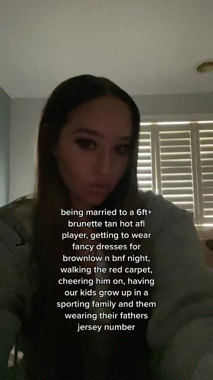 Tiktok post preview 2 from @ciaramarino
