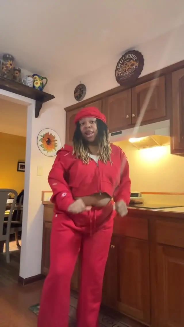 Instagram post preview 2 from itsqueeendeee