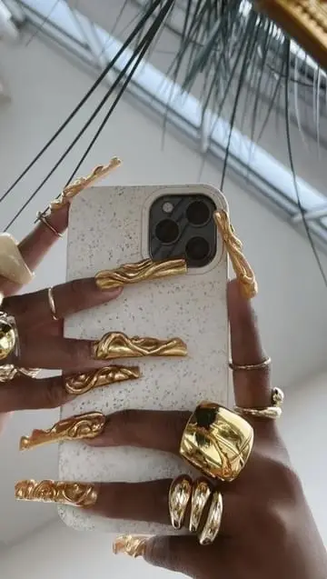 Instagram post preview 3 from _cashmb