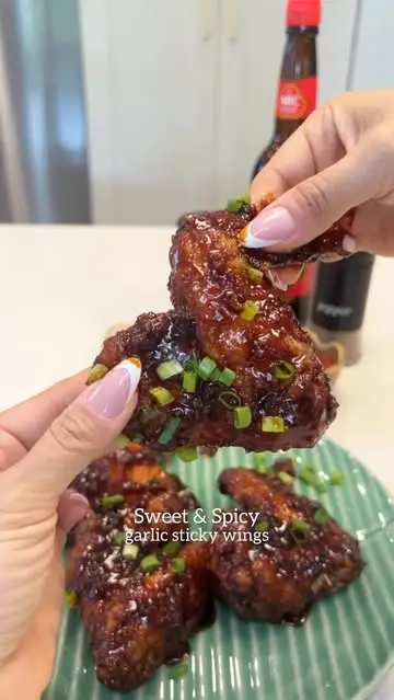 Instagram post preview 3 from amandapetito_