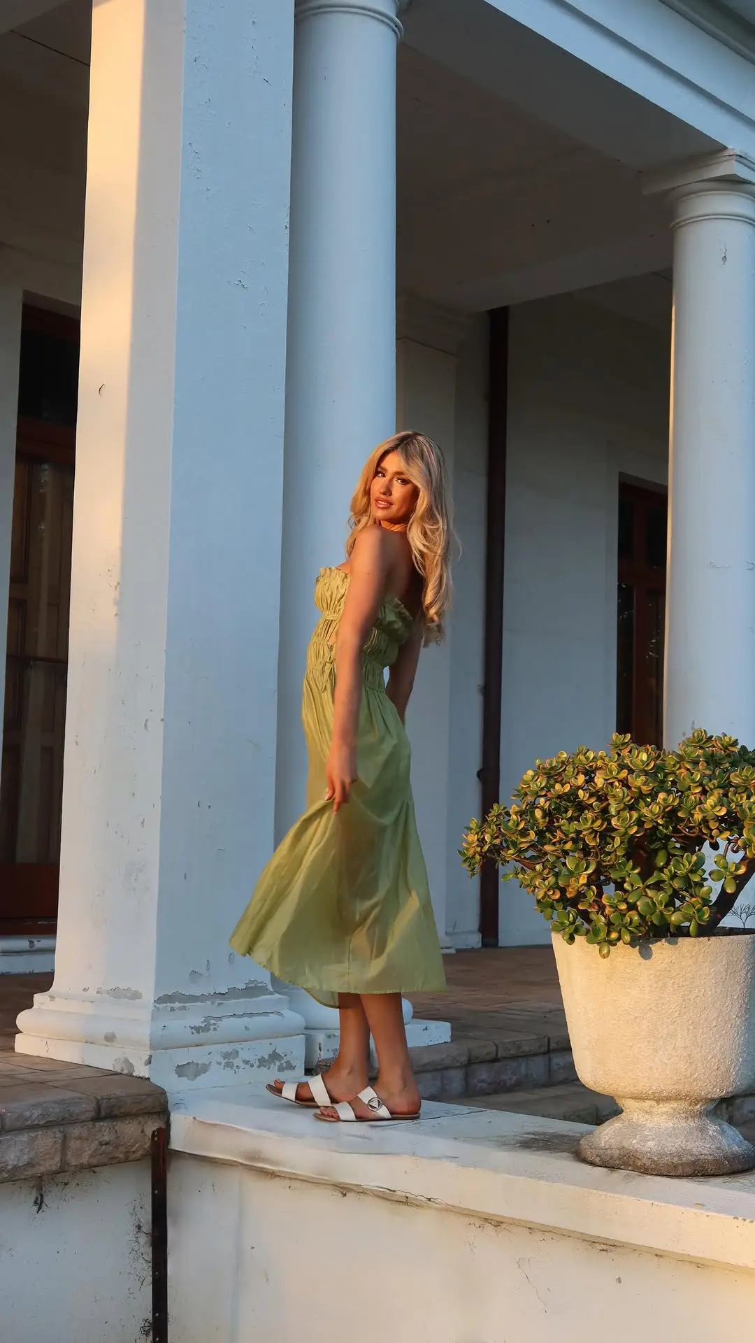 Instagram post preview 3 from angelholley_