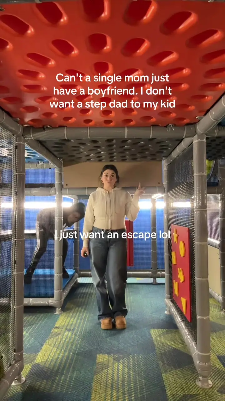 Tiktok post preview 2 from @tinapunkplastic