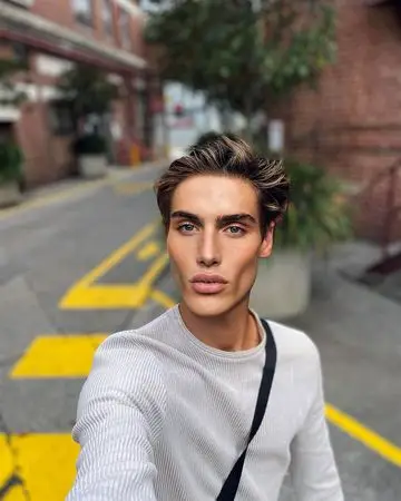 Instagram post preview 3 from benronec