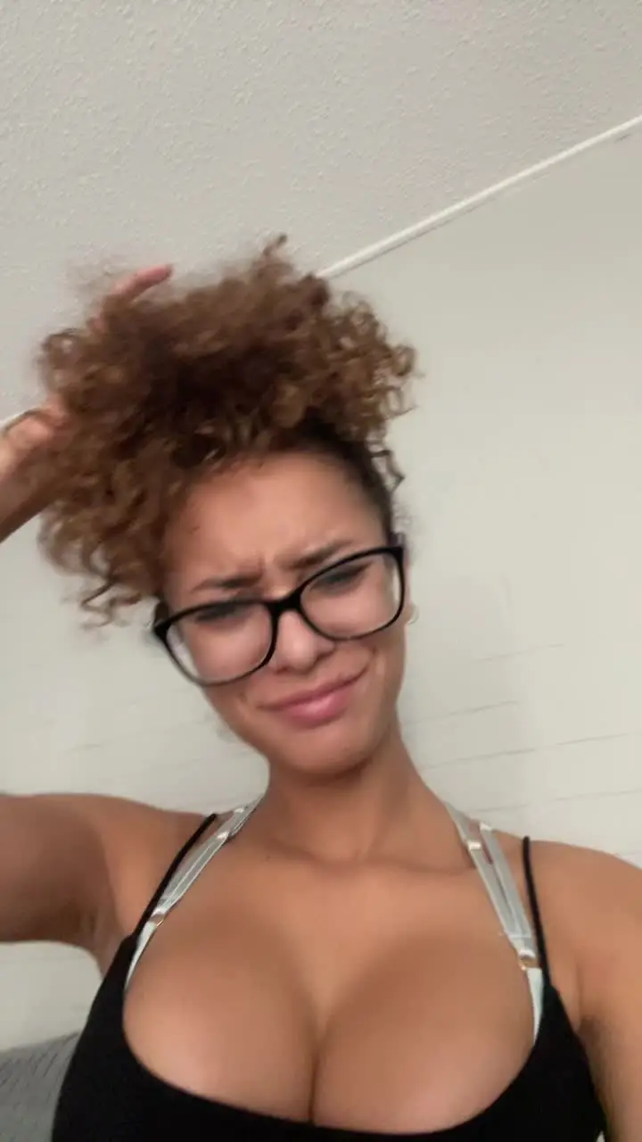 Tiktok post preview 2 from @skylar.fox_