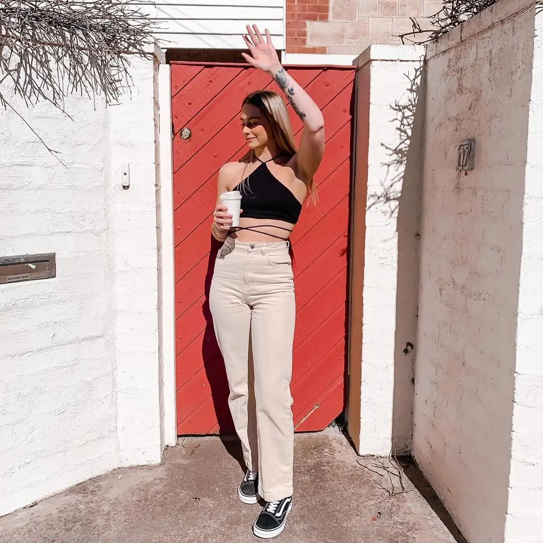 Instagram post preview 3 from courtneyymiaa_