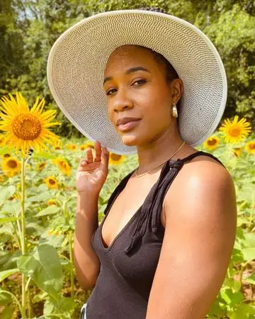 Instagram post preview 2 from deedee.elle
