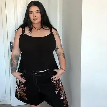 Instagram post preview 2 from perksofbeinglou_x