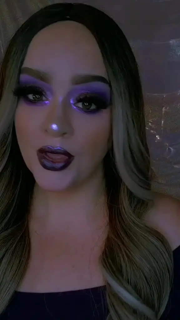 Tiktok post preview 2 from @laurendeevine321