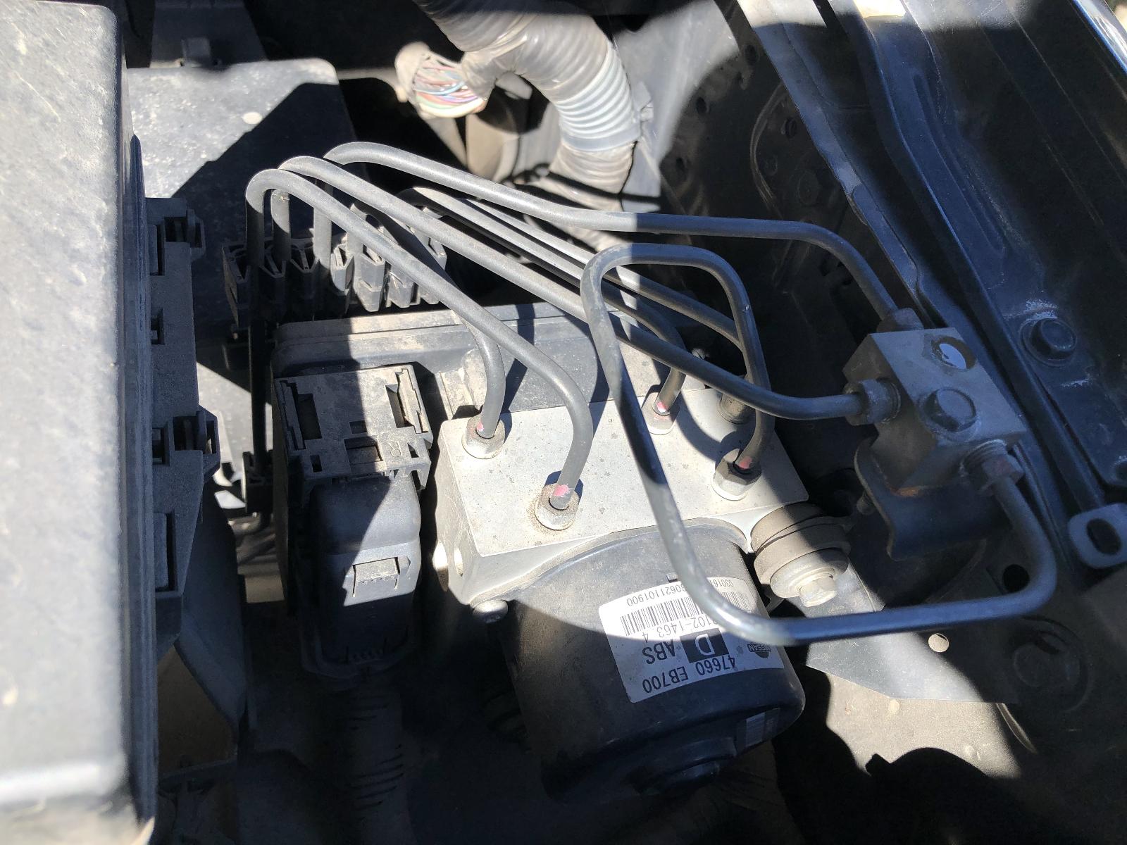 View NISSAN NAVARA 2011 4 Door Utility Breaking