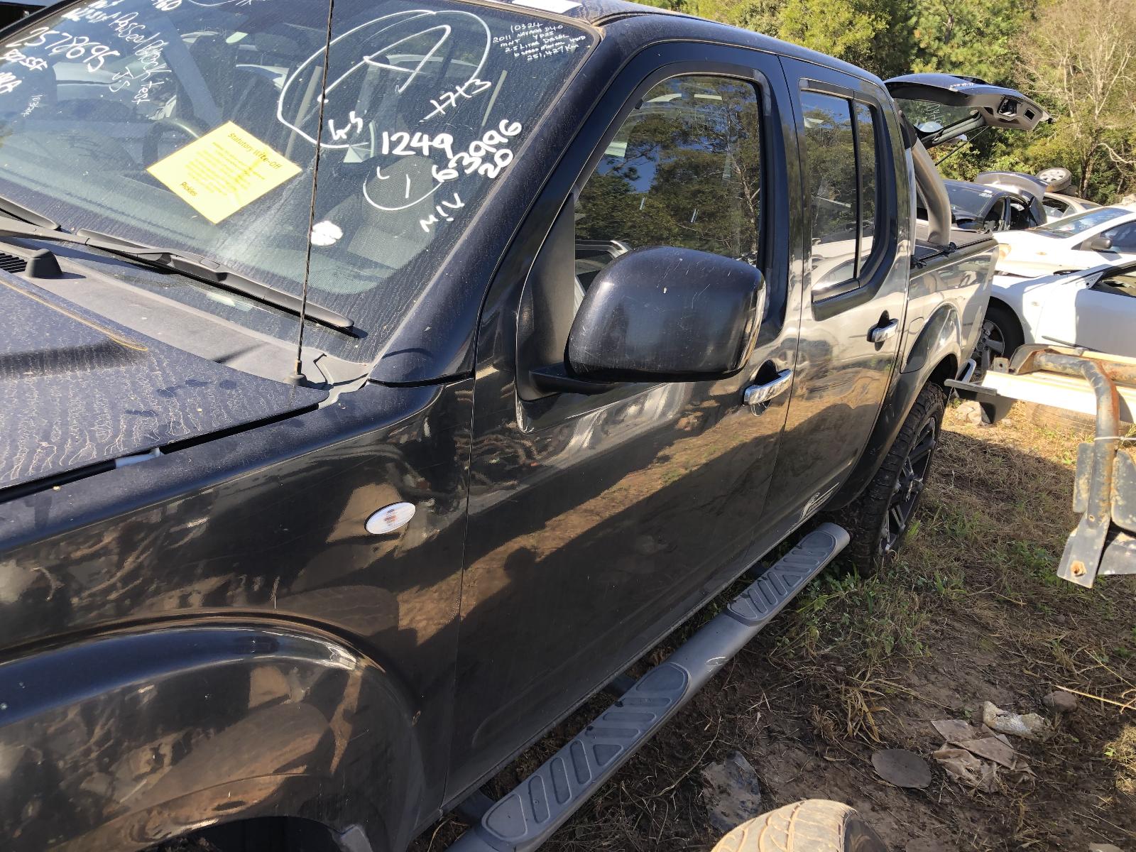 View NISSAN NAVARA 2011 4 Door Utility Breaking