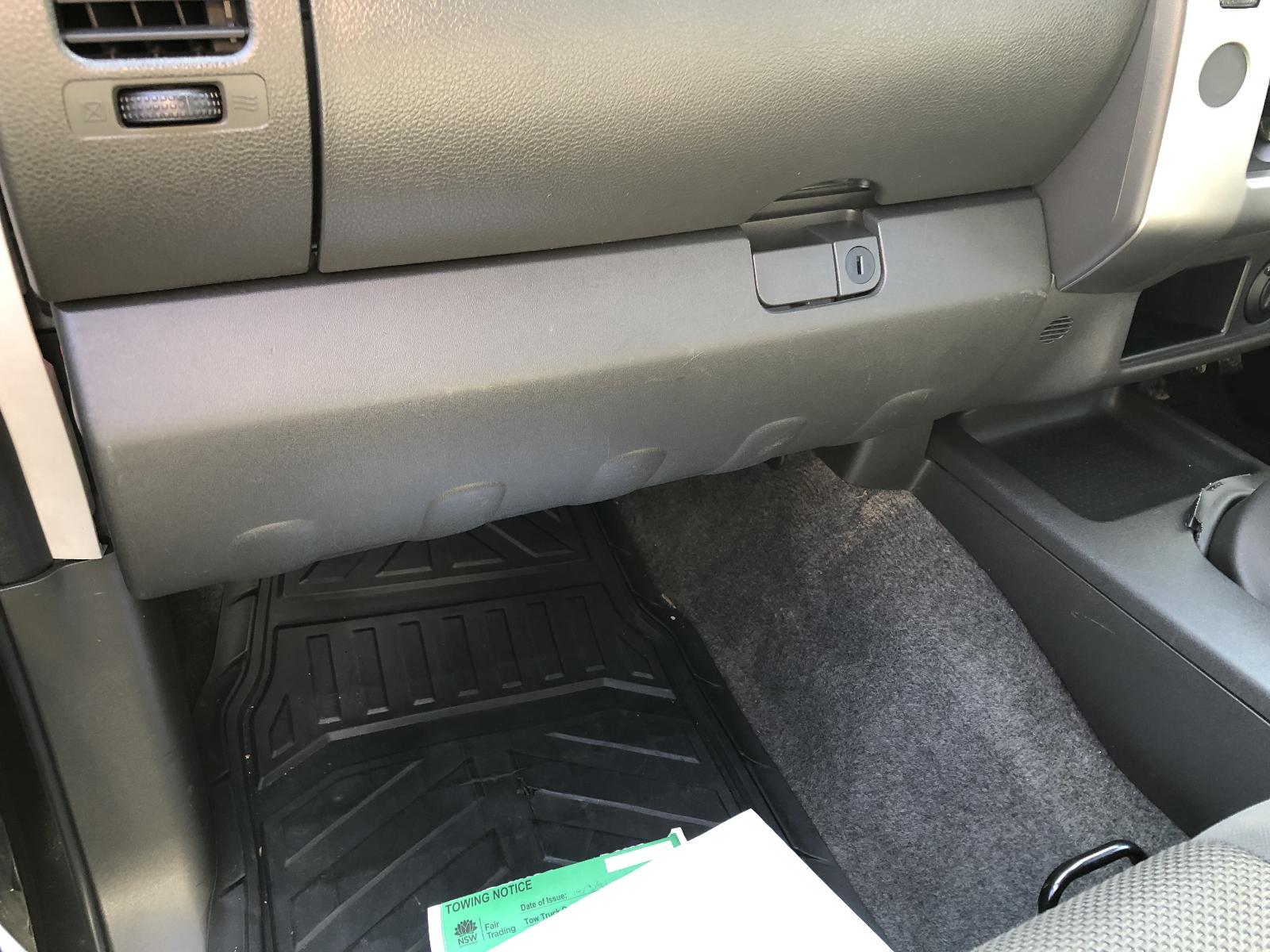 View NISSAN NAVARA 2011 4 Door Utility Breaking