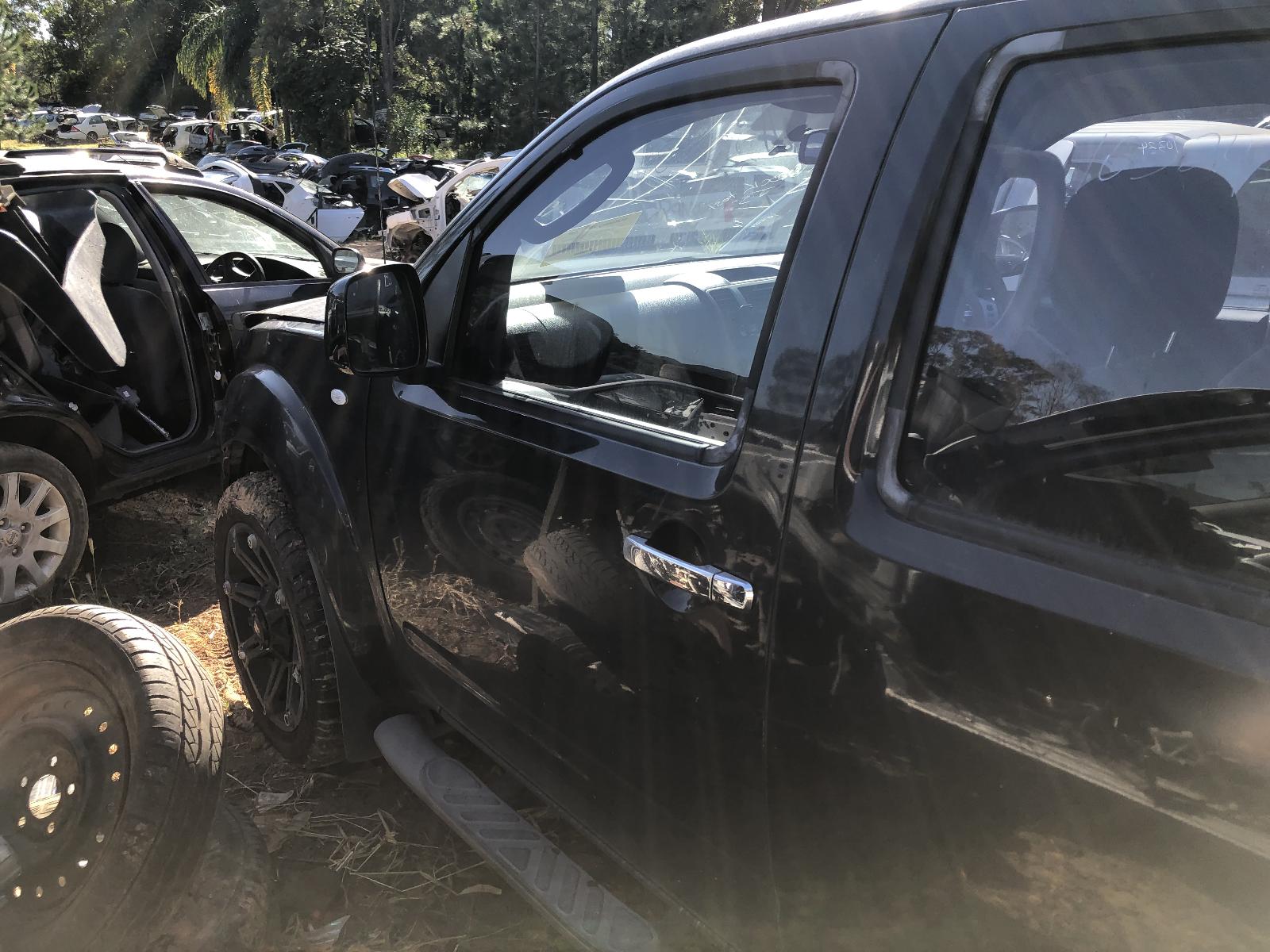 View NISSAN NAVARA 2011 4 Door Utility Breaking