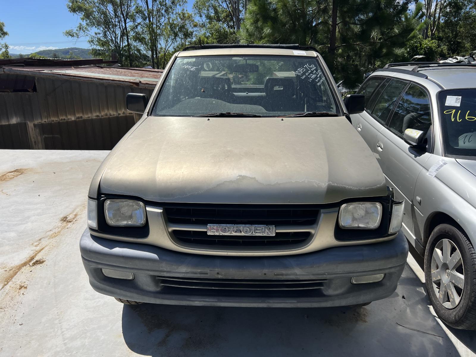 View HOLDEN RODEO 2001   Breaking