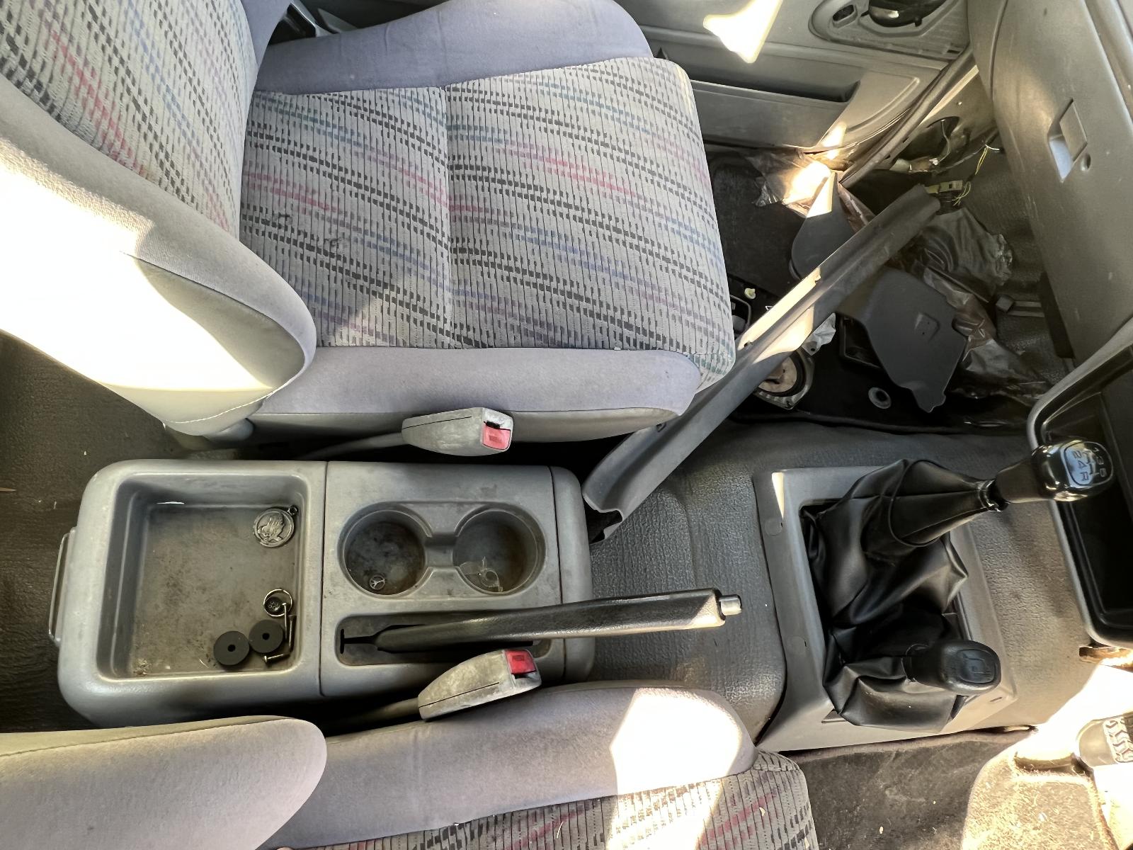 View HOLDEN RODEO 2001   Breaking