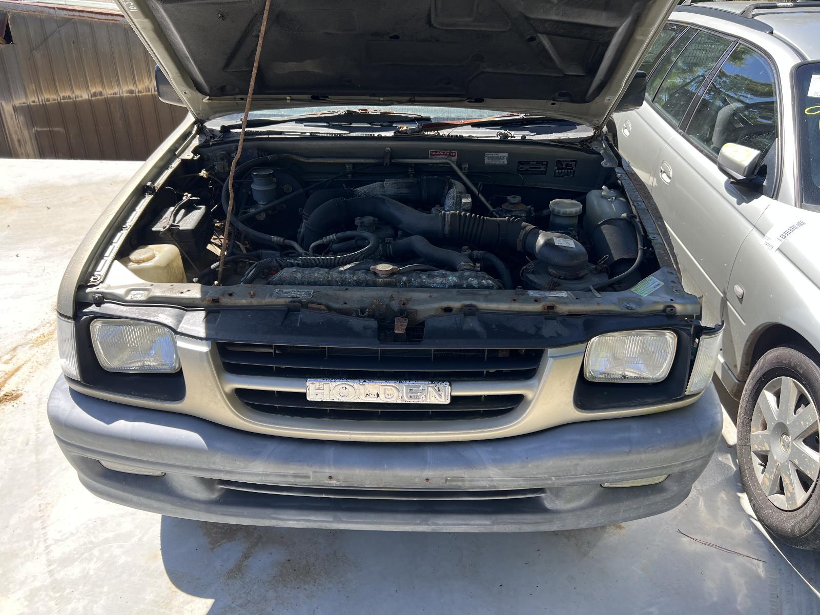 View HOLDEN RODEO 2001   Breaking