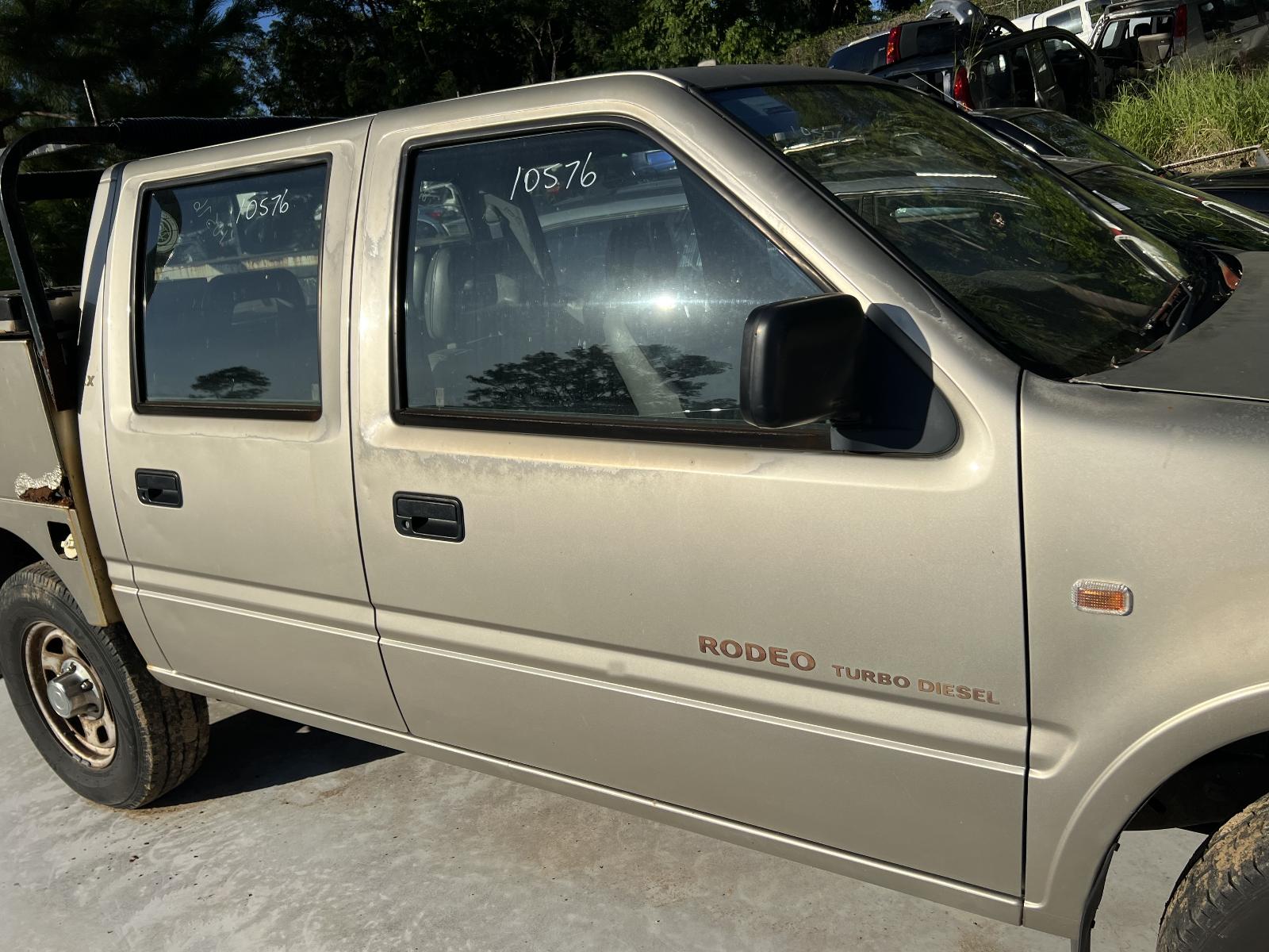 View HOLDEN RODEO 2001   Breaking