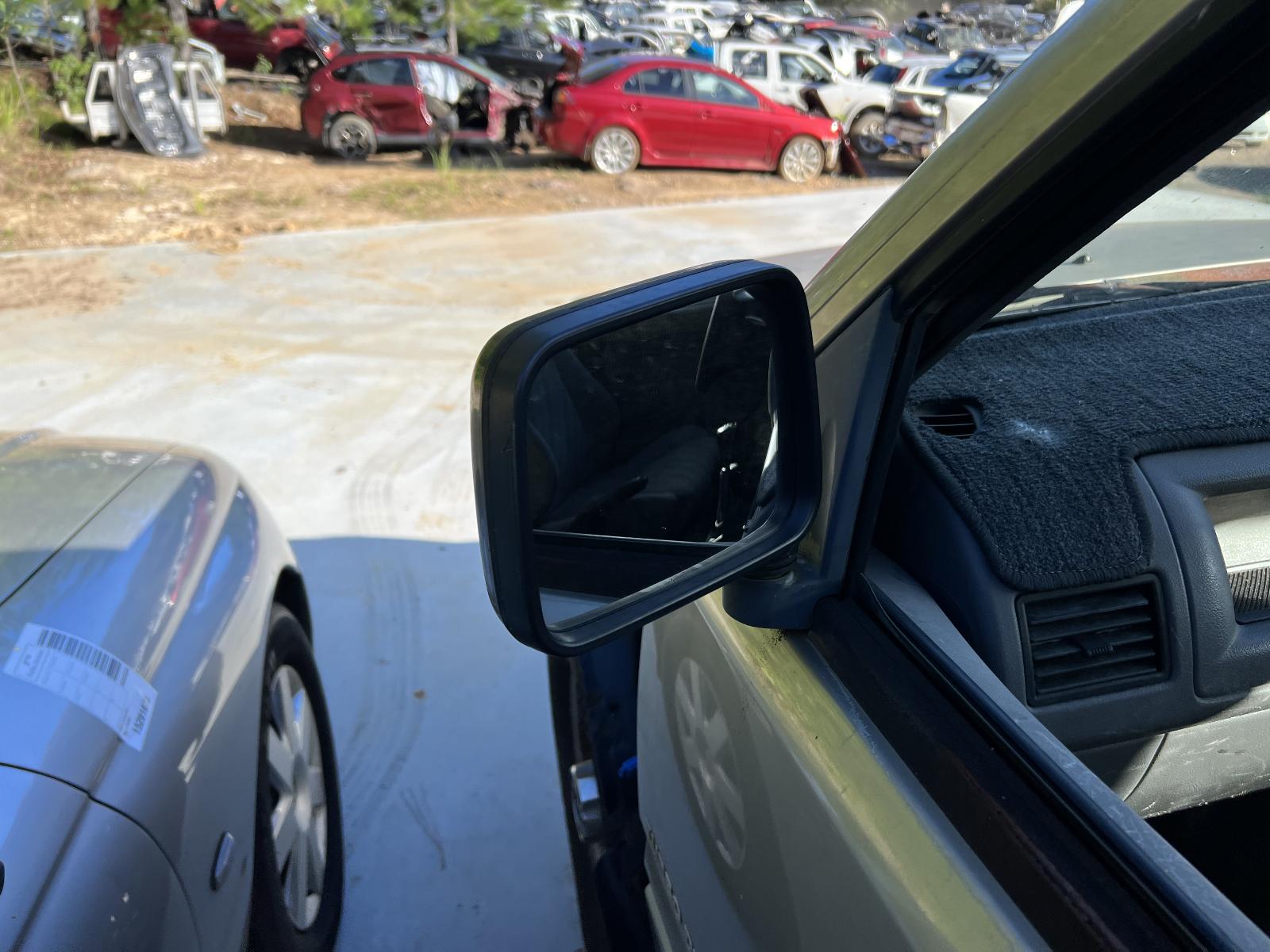 View HOLDEN RODEO 2001   Breaking