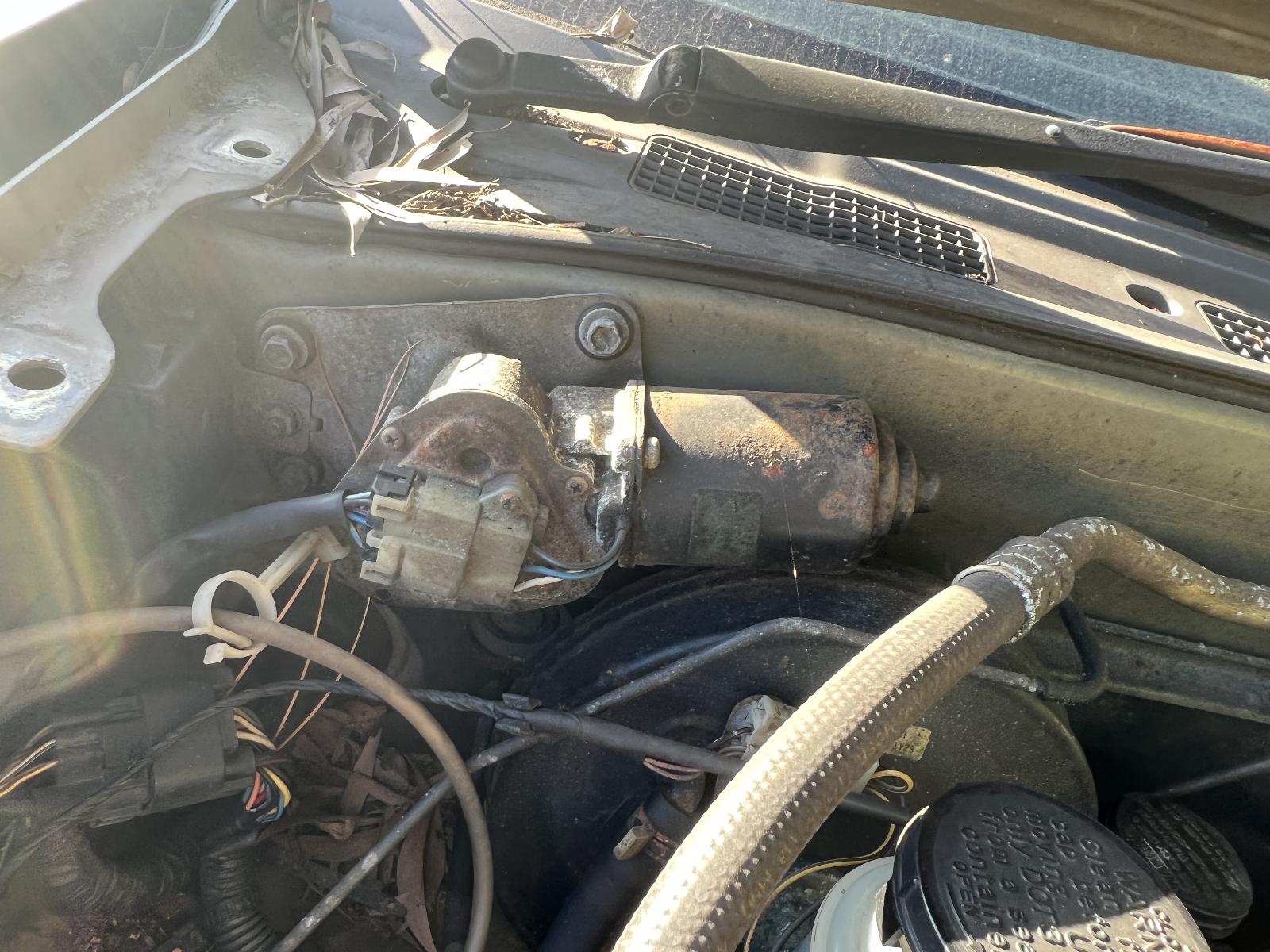 View HOLDEN RODEO 2001   Breaking