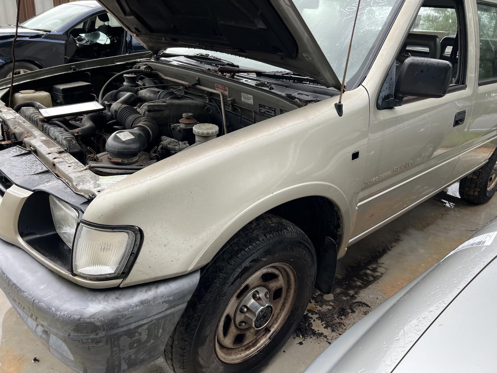 View HOLDEN RODEO 2001   Breaking