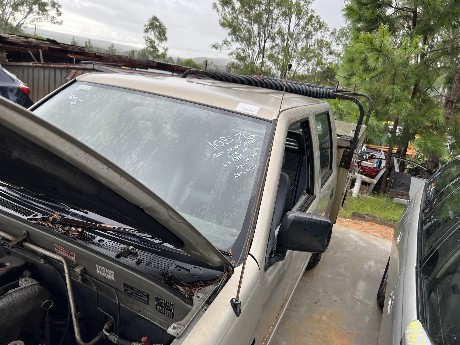 View HOLDEN RODEO 2001   Breaking