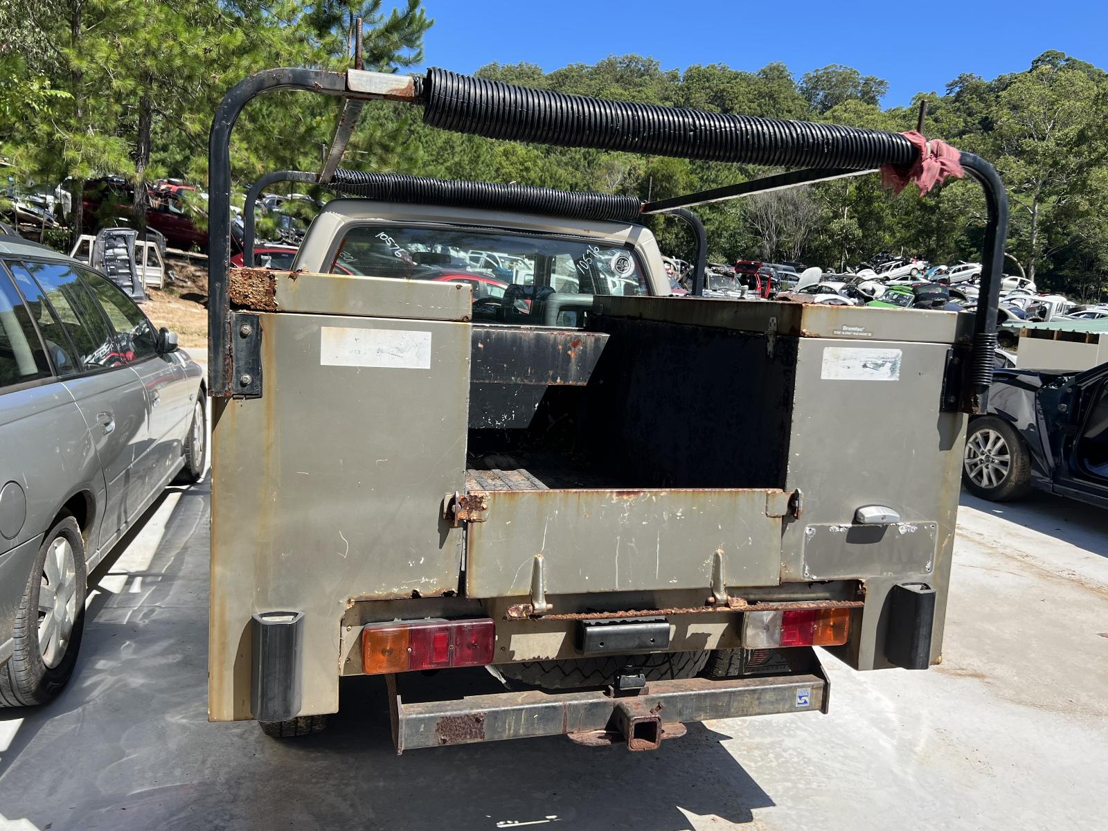 View HOLDEN RODEO 2001   Breaking