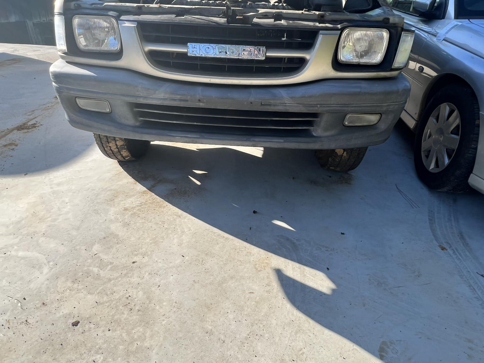 View HOLDEN RODEO 2001   Breaking