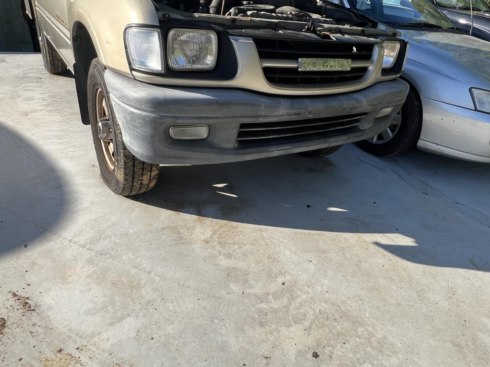 View HOLDEN RODEO 2001   Breaking