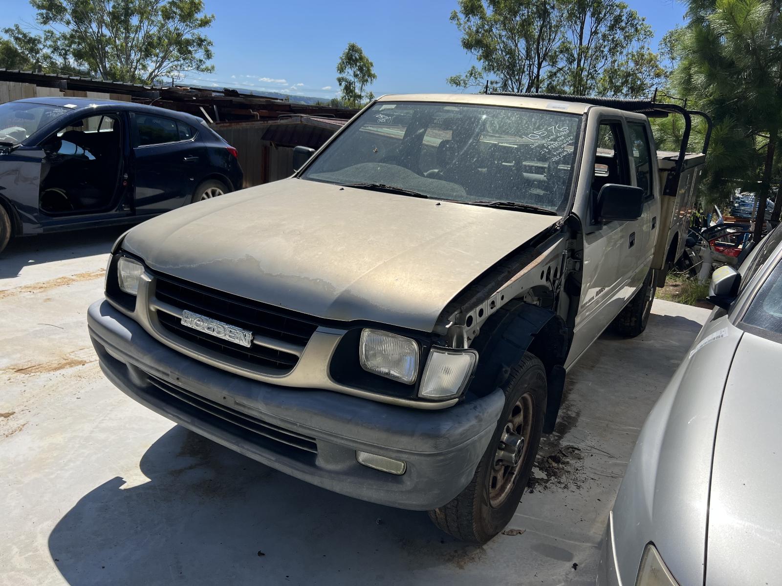 View HOLDEN RODEO 2001   Breaking