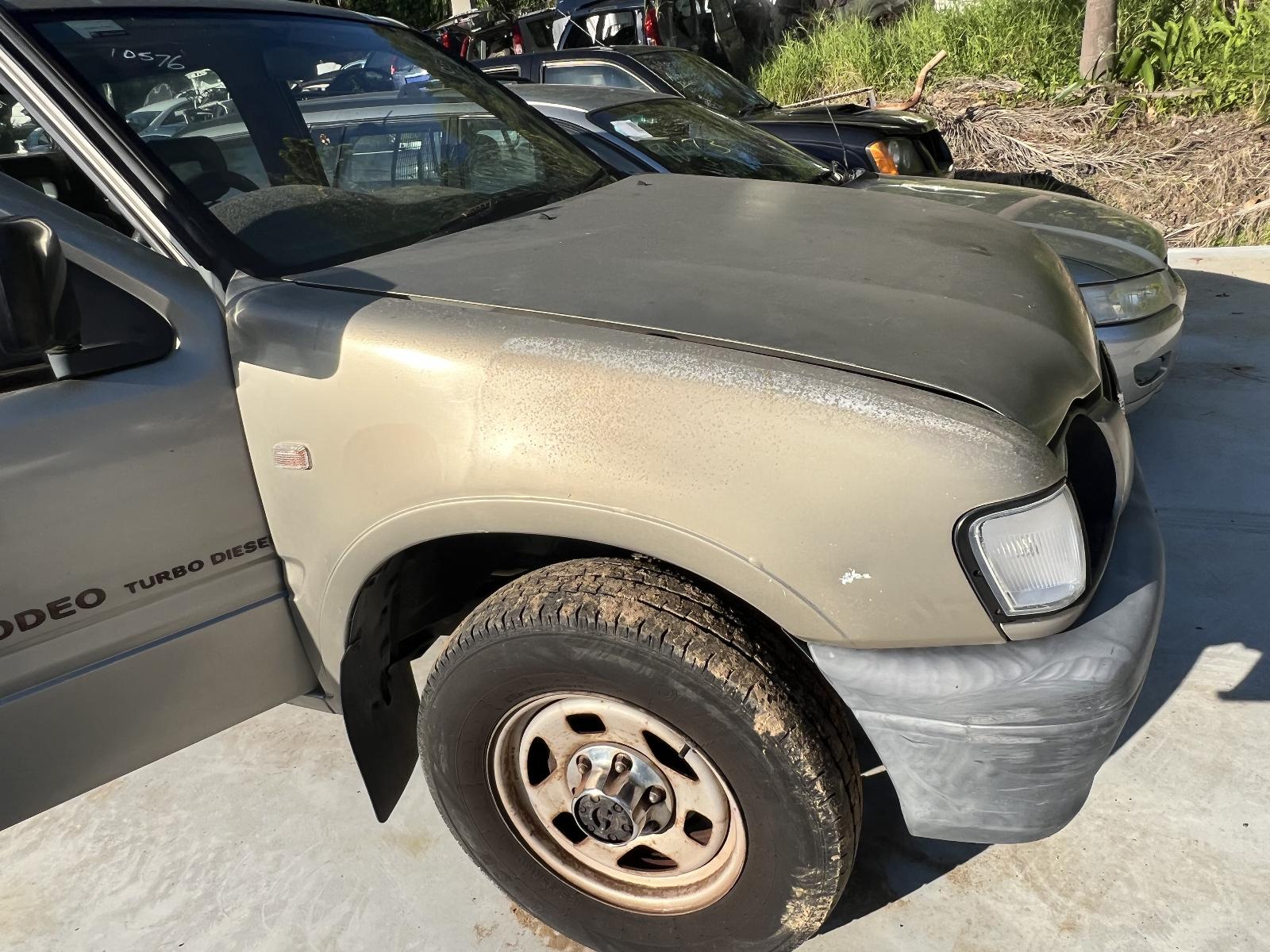 View HOLDEN RODEO 2001   Breaking