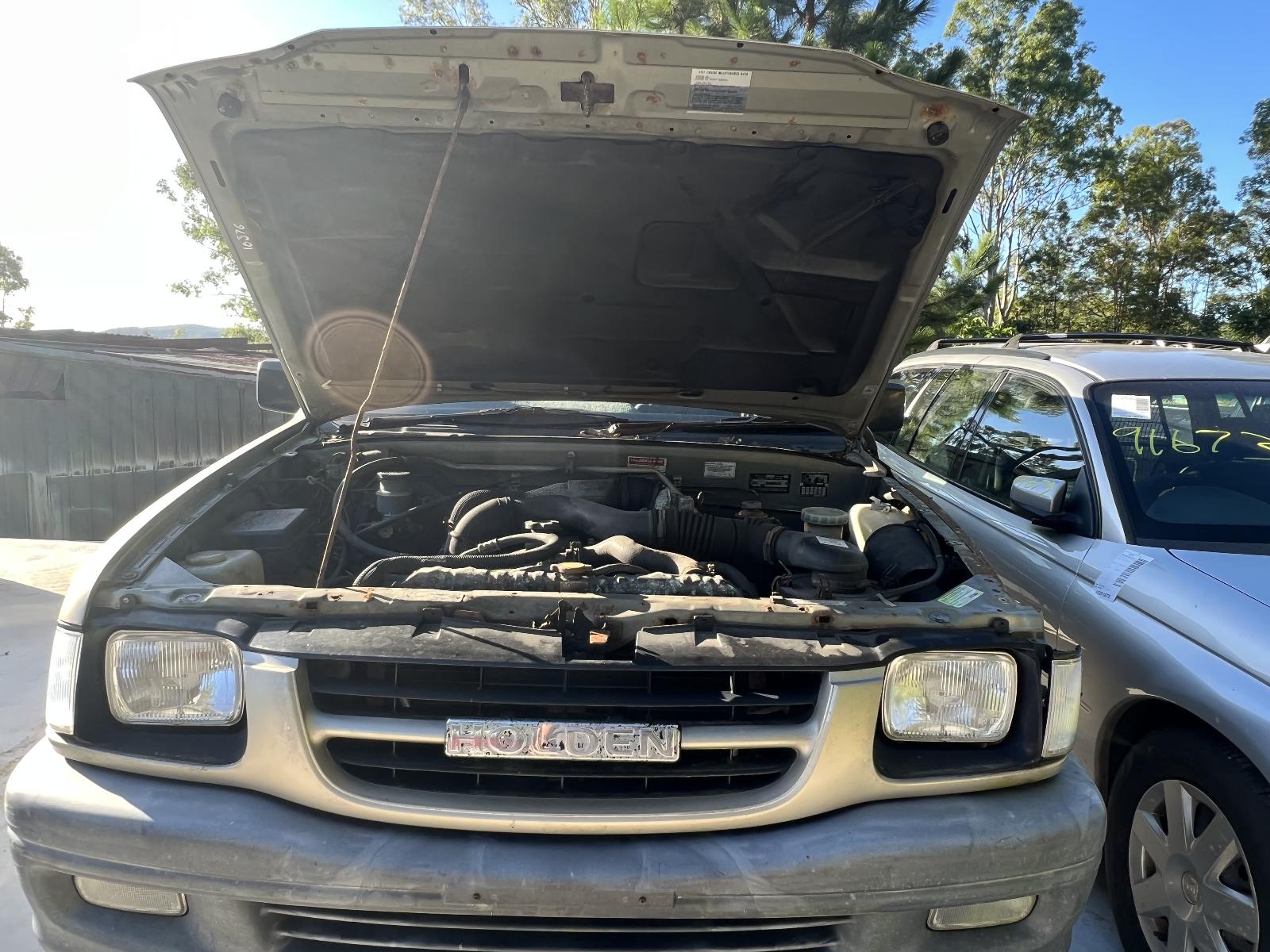 View HOLDEN RODEO 2001   Breaking