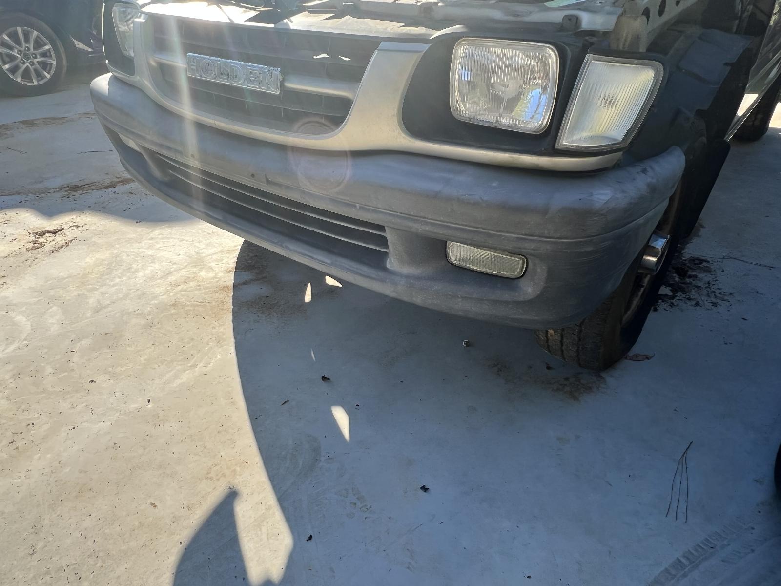 View HOLDEN RODEO 2001   Breaking