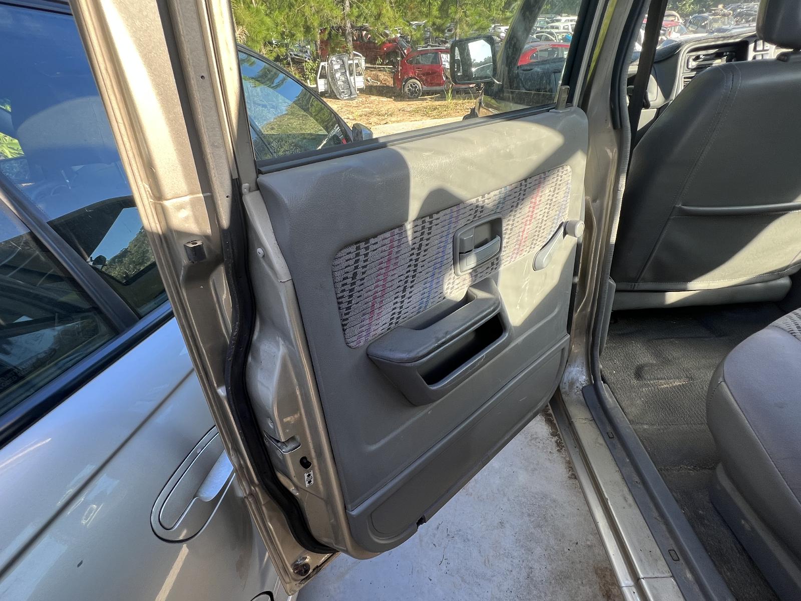 View HOLDEN RODEO 2001   Breaking
