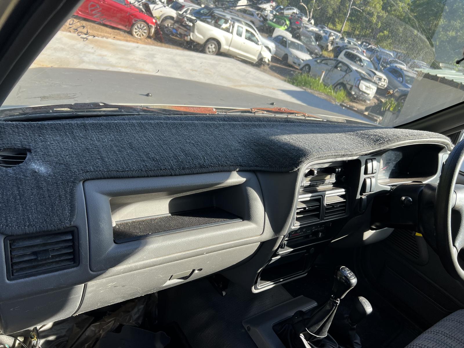 View HOLDEN RODEO 2001   Breaking