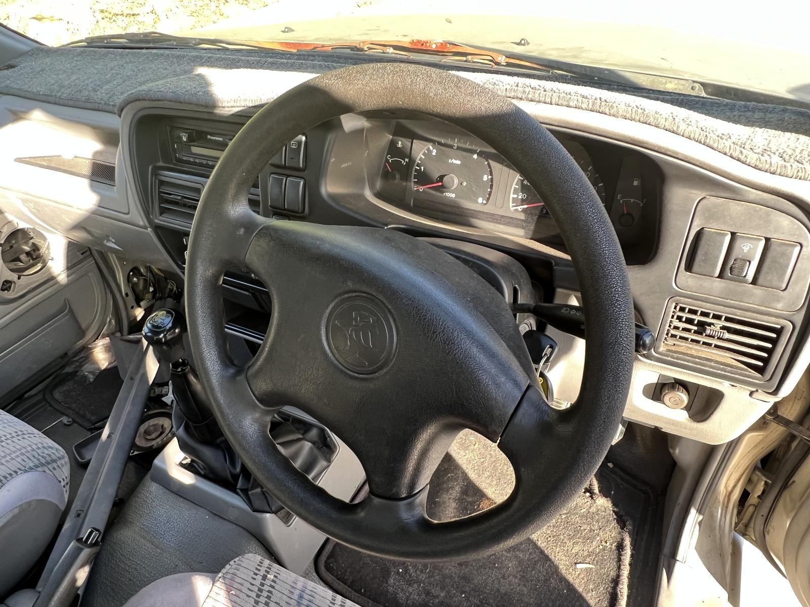 View HOLDEN RODEO 2001   Breaking