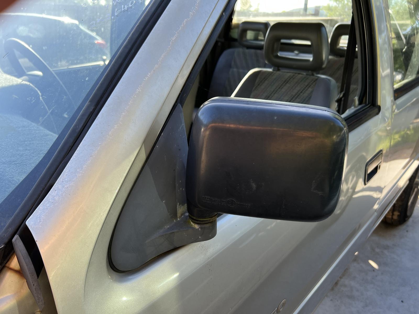 View HOLDEN RODEO 2001   Breaking