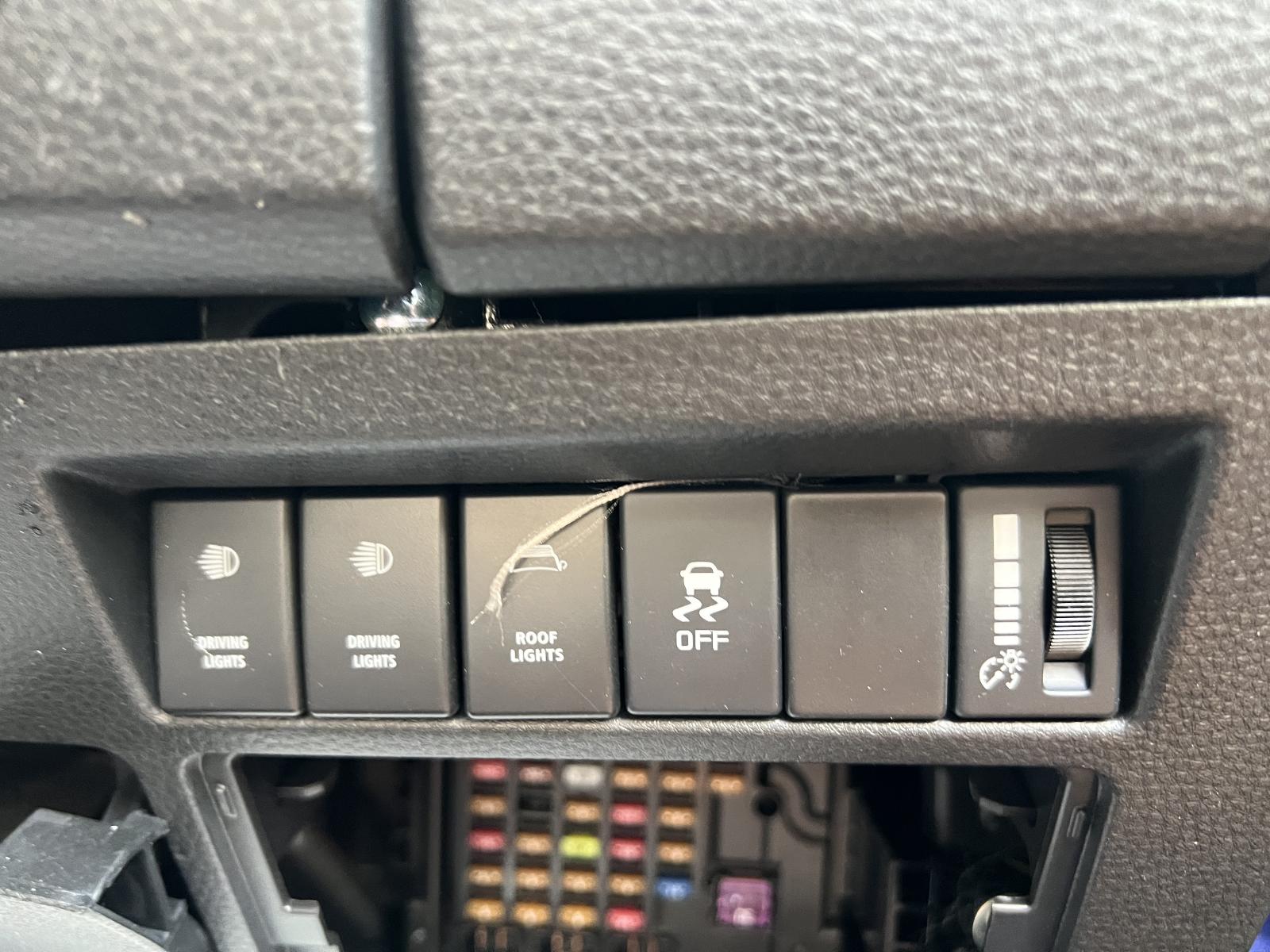 View ISUZU DMAX 2022 4 Door Utility Breaking