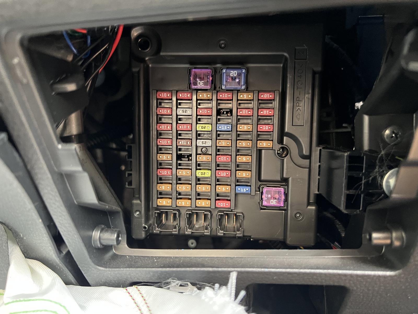 View ISUZU DMAX 2022 4 Door Utility Breaking