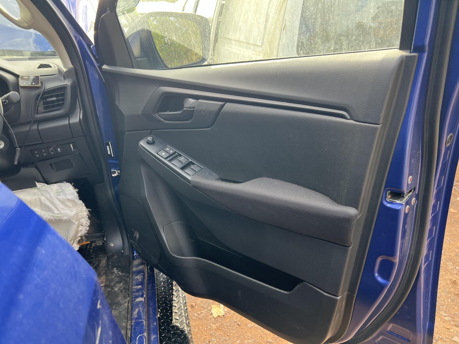 View ISUZU DMAX 2022 4 Door Utility Breaking