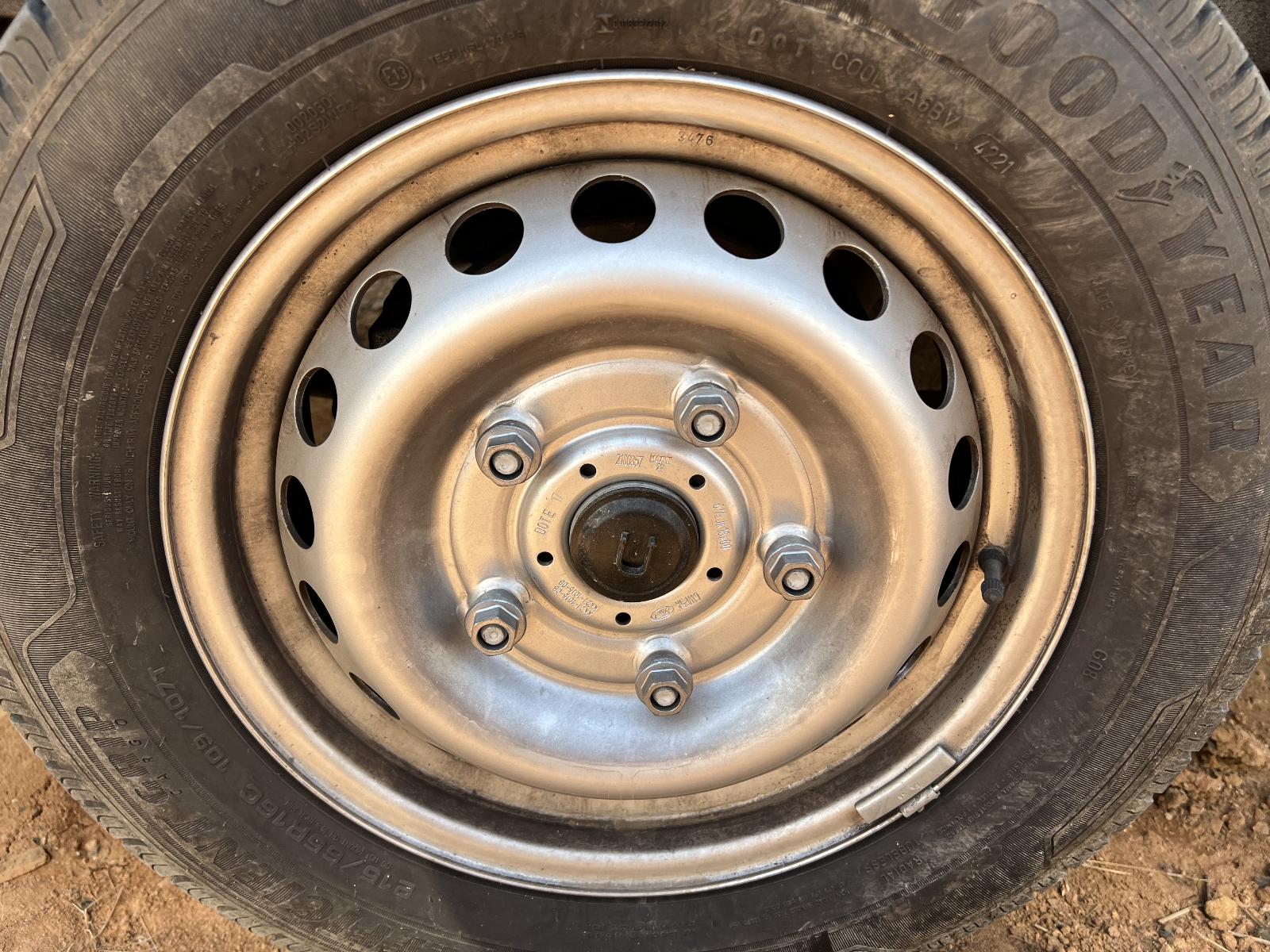 View FORD TRANSIT CUSTOM 2022 2 Door Van Breaking