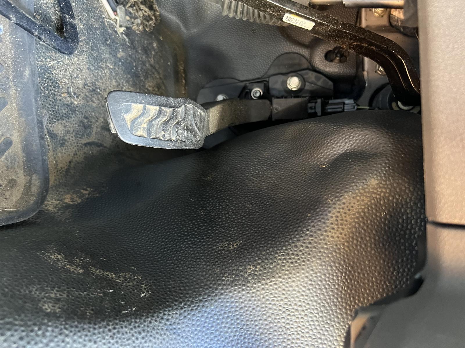 View FORD TRANSIT CUSTOM 2022 2 Door Van Breaking