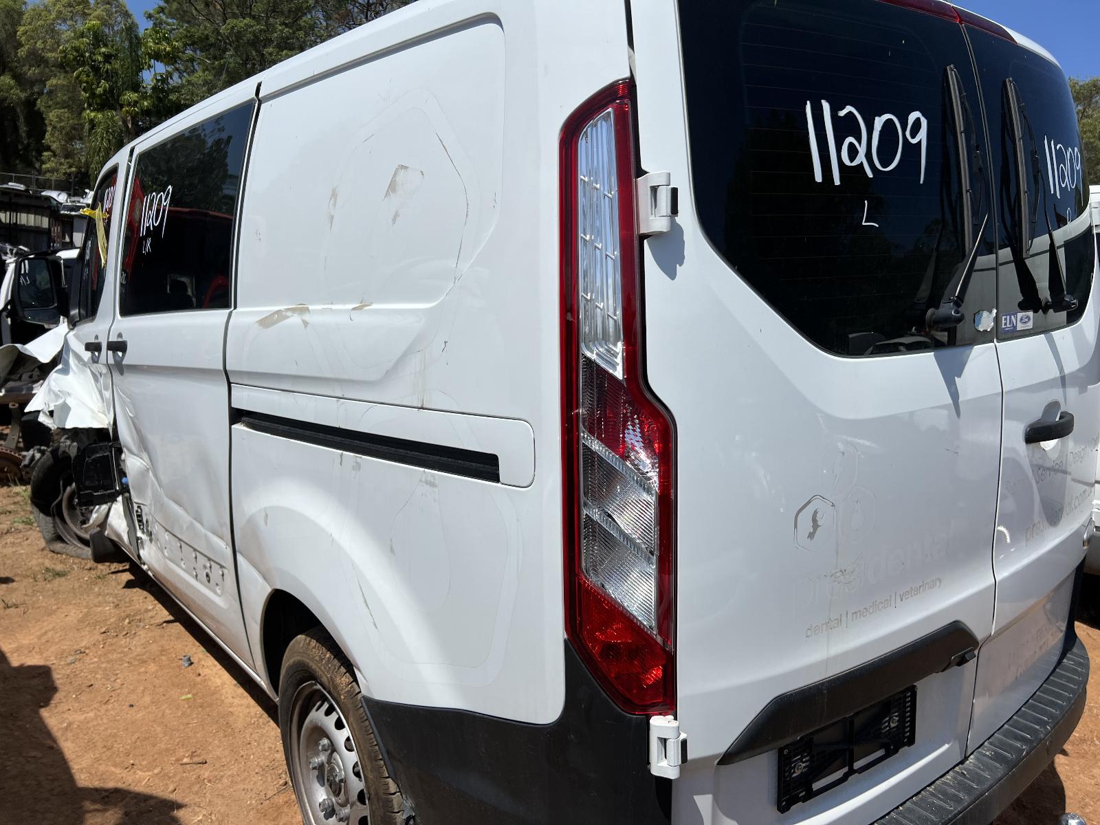 View FORD TRANSIT CUSTOM 2022 2 Door Van Breaking