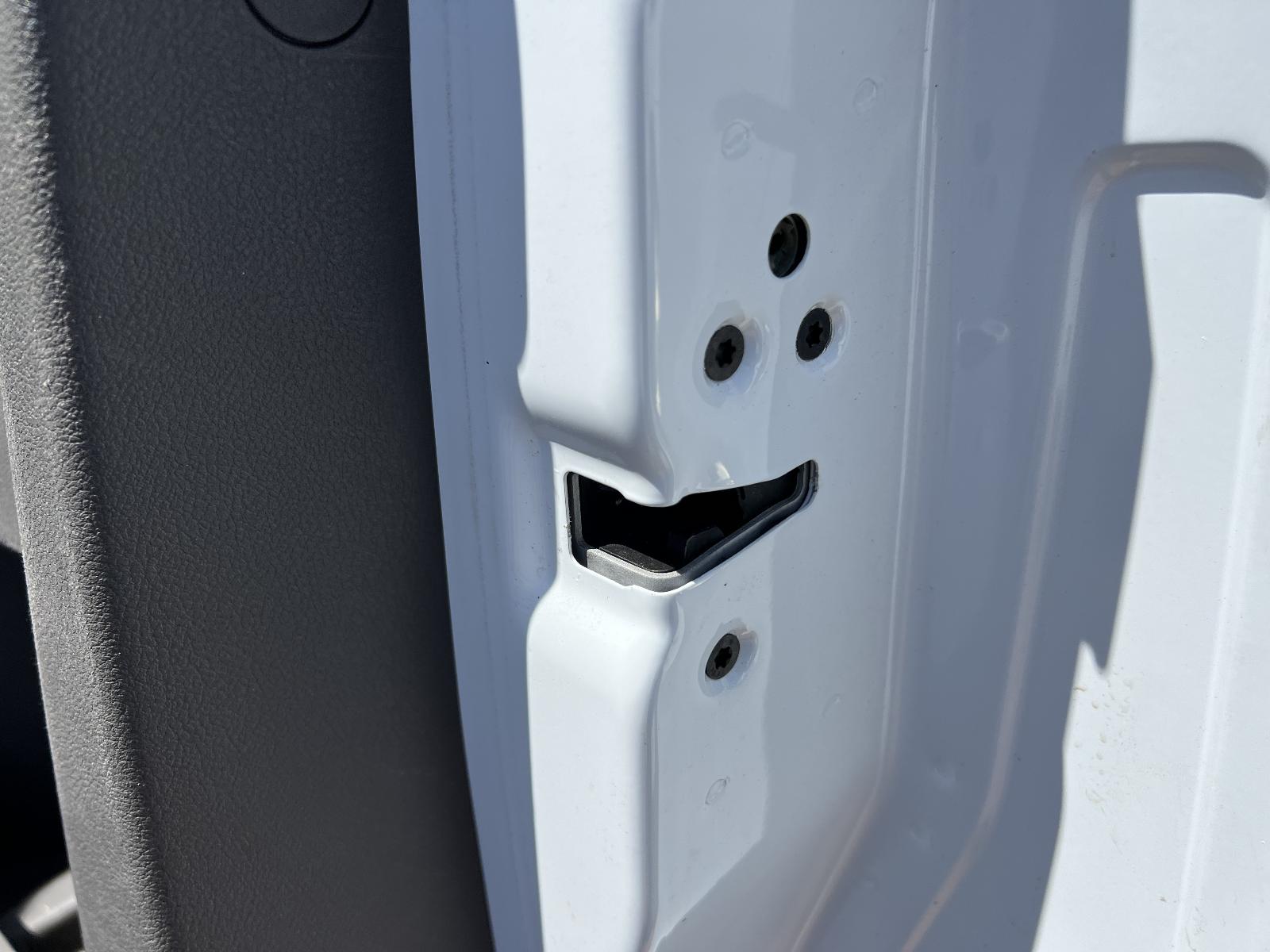 View FORD TRANSIT CUSTOM 2022 2 Door Van Breaking