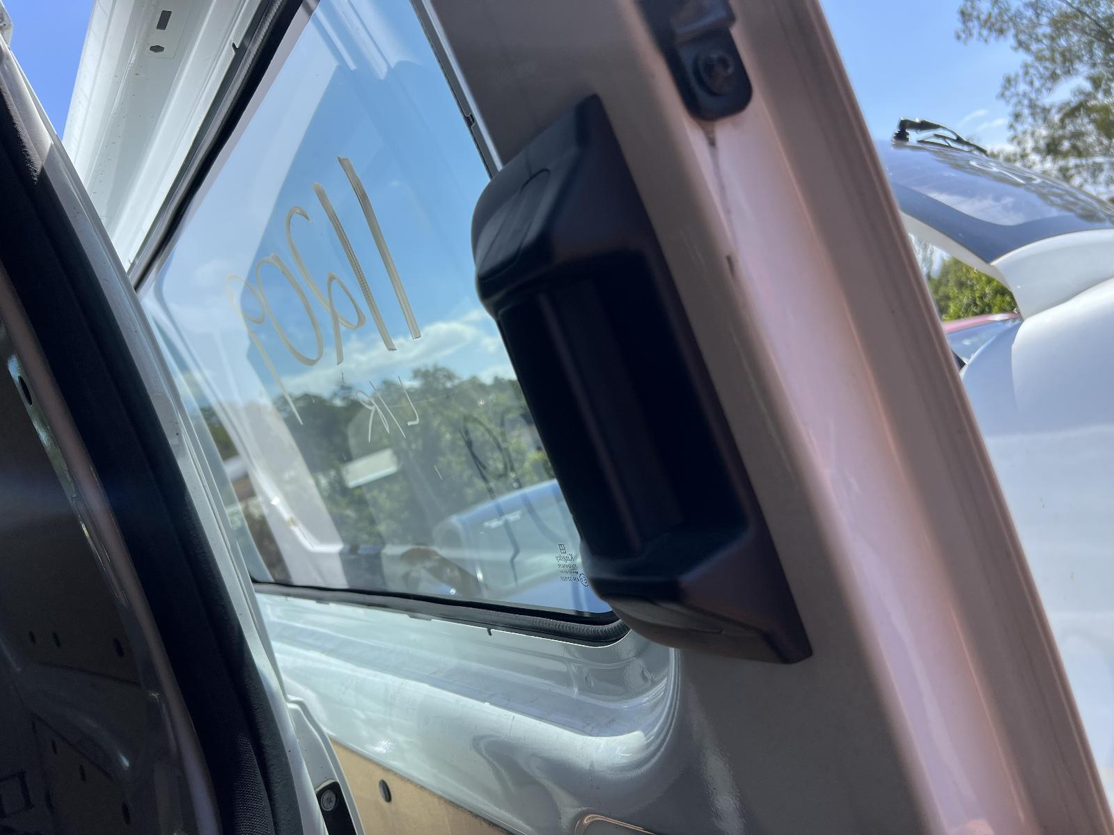 View FORD TRANSIT CUSTOM 2022 2 Door Van Breaking