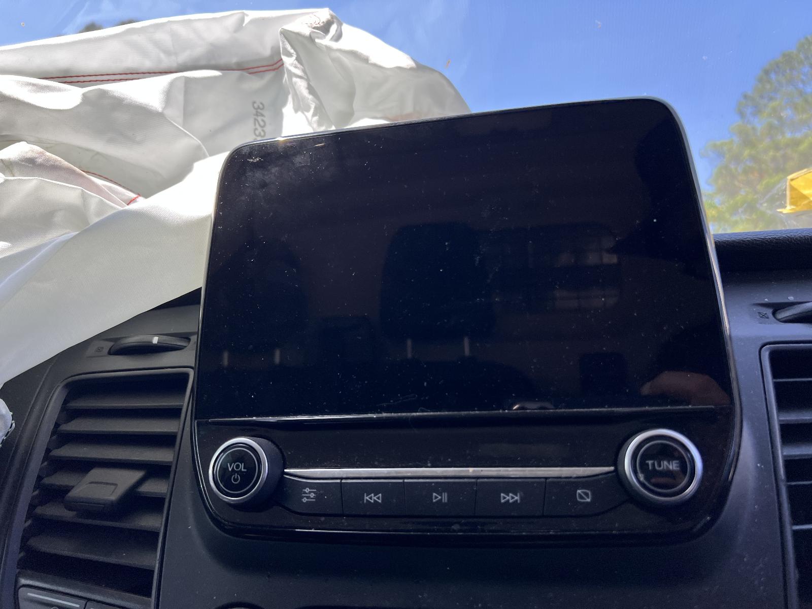 View FORD TRANSIT CUSTOM 2022 2 Door Van Breaking