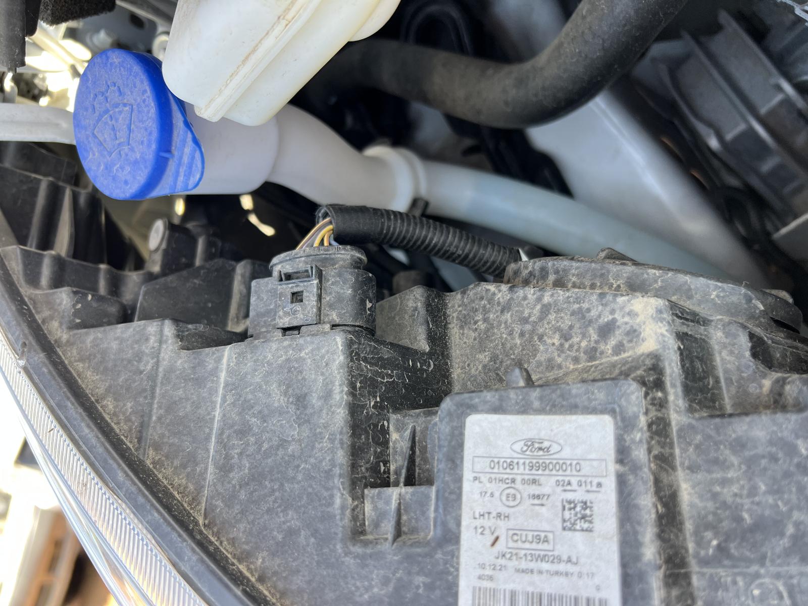 View FORD TRANSIT CUSTOM 2022 2 Door Van Breaking