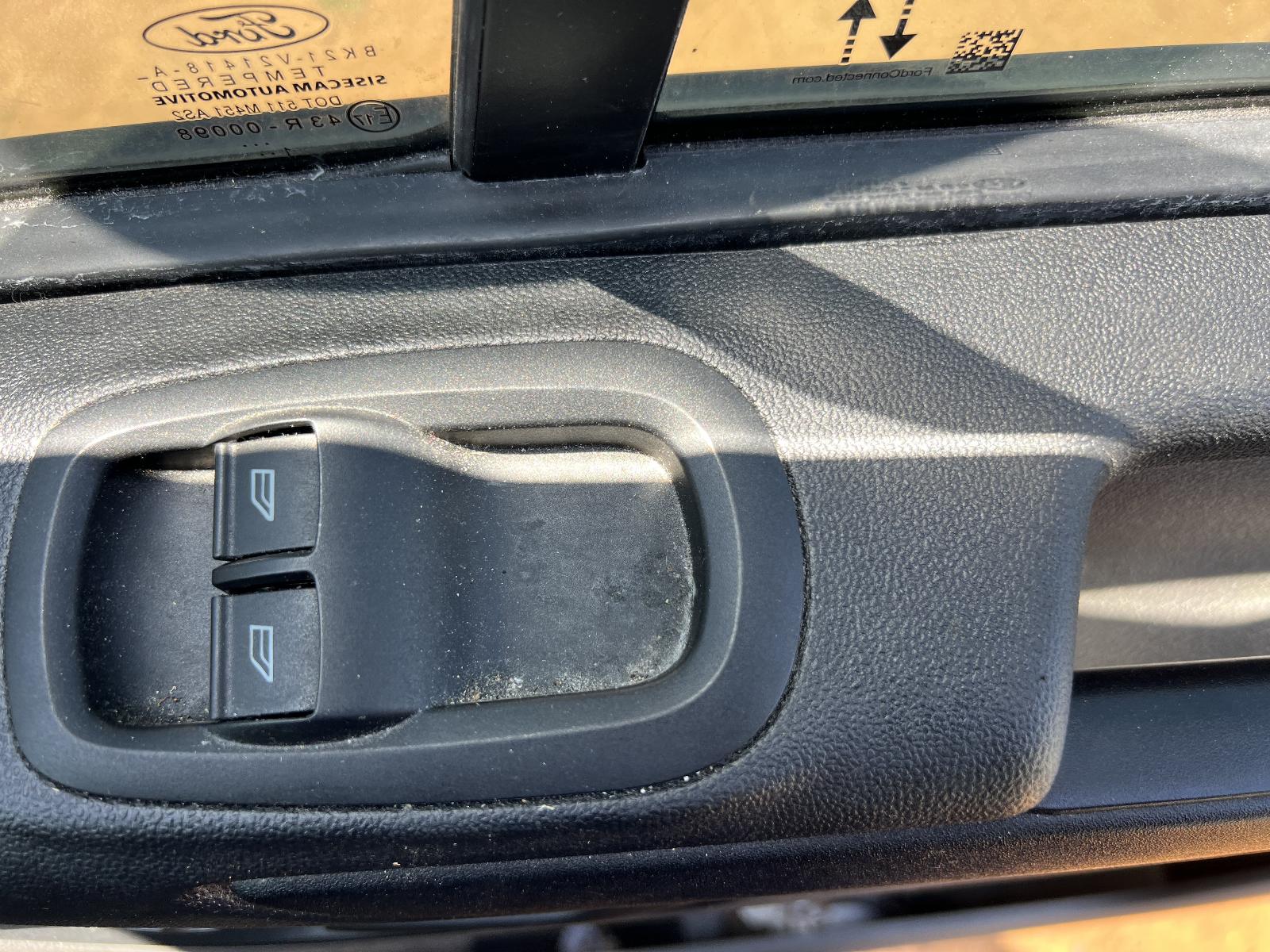 View FORD TRANSIT CUSTOM 2022 2 Door Van Breaking