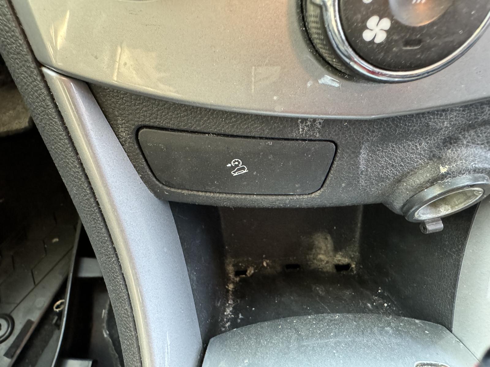 View HOLDEN TRAX 2013 5 Door Station Wagon Breaking