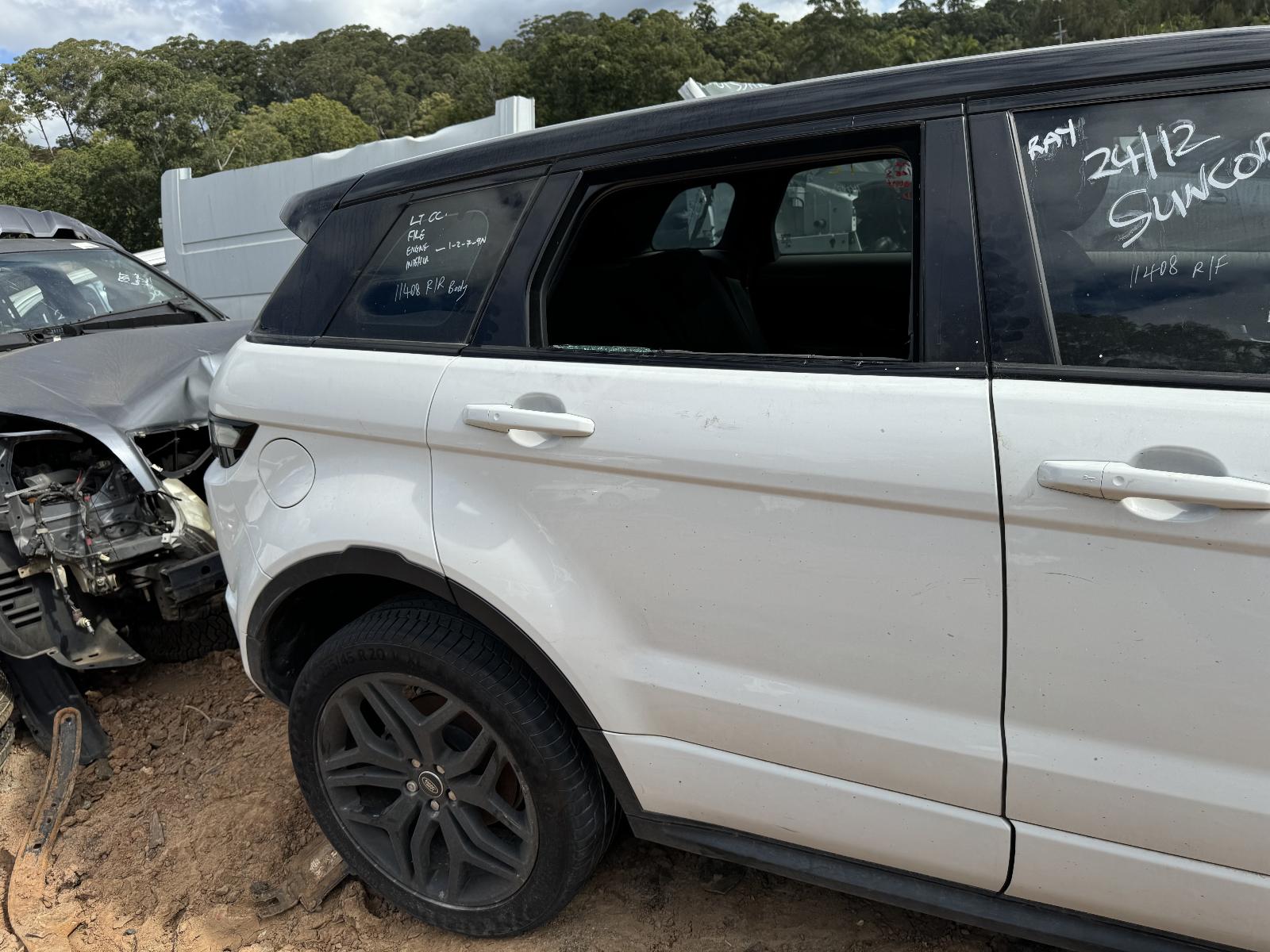 View LAND ROVER RANGEROVER EVOQUE 2016 5 Door Station Wagon Breaking